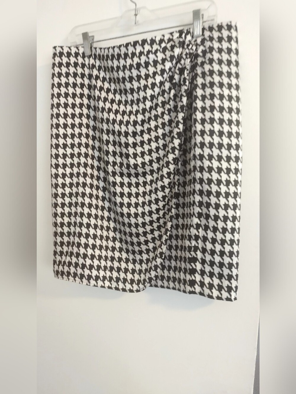 Classic Black & White Houndstooth Wrap Skirt size 14 Petite
